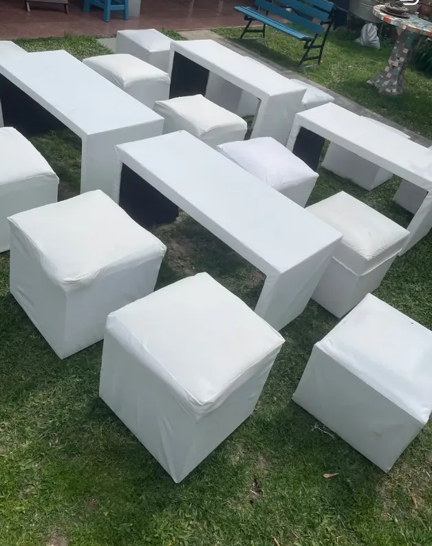 Combo living: 10 puff, 2 mesas y gazebo 3x3 en alquiler, Inflables Valen Escobar